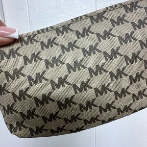 New Michael Kors Fannypack